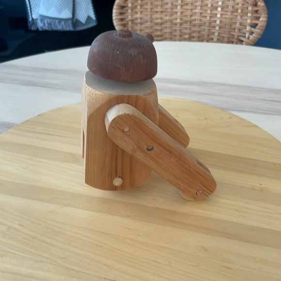 Handmade wooden robot toy. - Picture 3 of 4